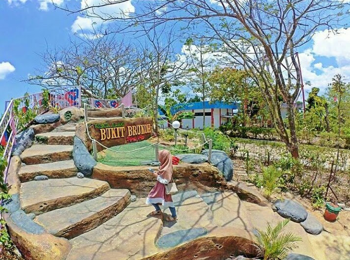 Bukit Brukoh Pamekasan hill view